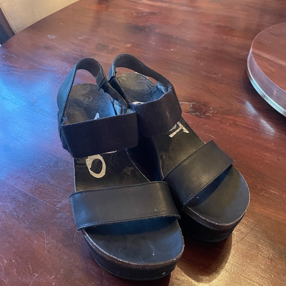 Chic Black Women's Sandals